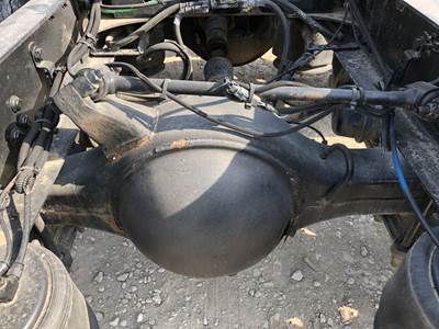 Meritor MR2014X Rear Axle Housing for a Freightliner Cascadia
