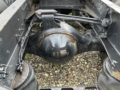 Meritor MR2214X Rear Axle Housing for a Volvo VNL