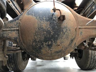 Meritor RR20140 Rear Axle Housing for a Freightliner FLD112