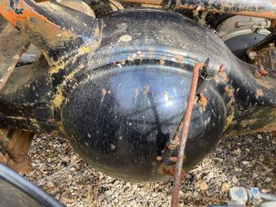 Meritor RR20140 Rear Axle Housing for a Freightliner FLD120