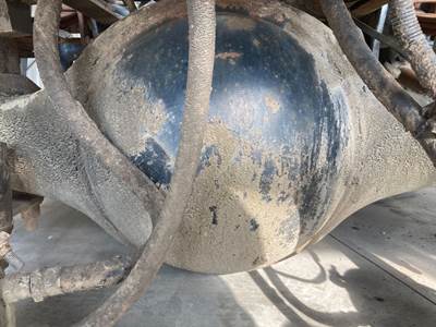 Meritor RR20140 Rear Axle Housing for a Freightliner FLD120