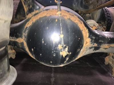 Meritor RR20140 Rear Axle Housing for a Freightliner FLD120