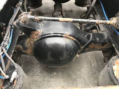 Meritor RR20145 Rear Axle Housing for a Freightliner Cascadia