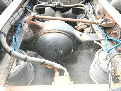 Meritor RR20145 Rear Axle Housing for a Freightliner FLD120 Classic