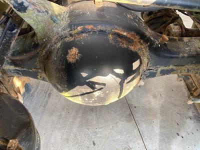 Meritor RR20145 Rear Axle Housing for a Freightliner FLD120