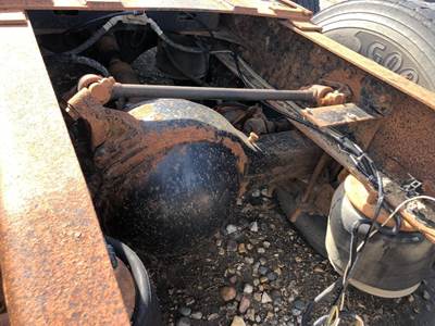 Meritor RR20145 Rear Axle Housing for a Freightliner Columbia 120