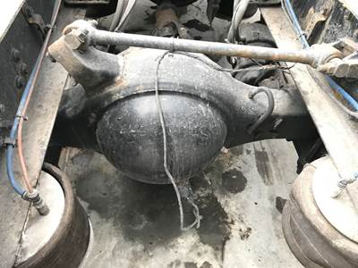 Meritor RR20145 Rear Axle Housing for a Freightliner Cascadia