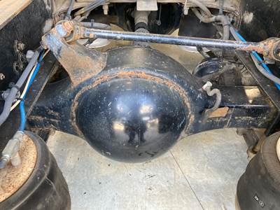 Meritor RR20145 Rear Axle Housing for a Freightliner Columbia 120