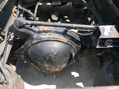 Meritor RR20145 Rear Axle Housing for a Freightliner Cascadia