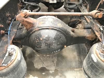 Meritor RR20145 Rear Axle Housing for a Freightliner Columbia 112