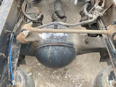 Meritor RR20145 Rear Axle Housing for a Freightliner FLD120