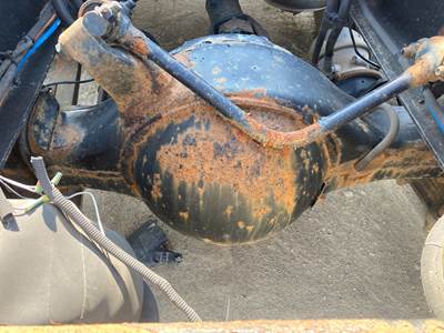 Meritor RR20145 Rear Axle Housing for a Freightliner Cascadia