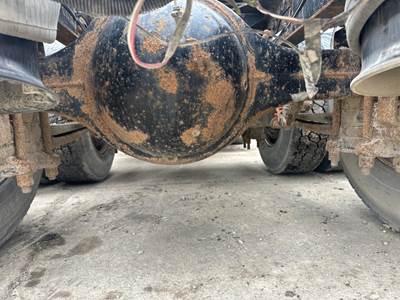 Meritor RR20145 Rear Axle Housing for a Freightliner FLD112