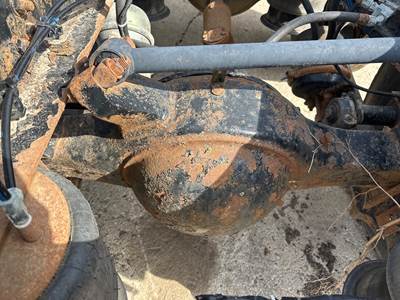 Meritor RR20145 Rear Axle Housing for a Freightliner FLD112