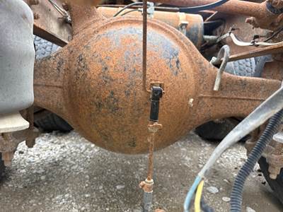 Meritor RR20145 Rear Axle Housing for a Freightliner FLD112
