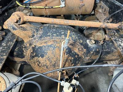 Meritor RR20145 Rear Axle Housing for a Freightliner FLD112