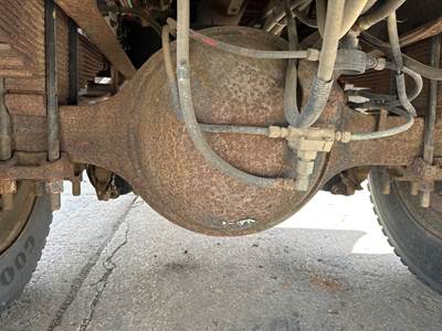 Meritor RR20160 Rear Axle Housing for a Ford L8000