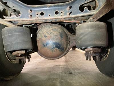 Meritor RS21160 Rear Axle Housing for a International 7600