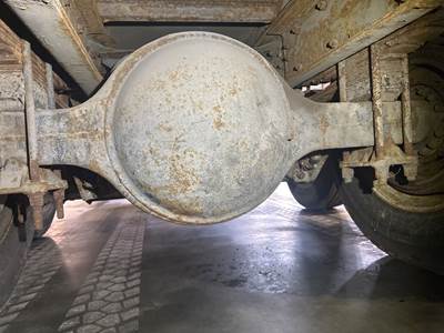 Meritor RS21160 Rear Axle Housing for a Freightliner FL70