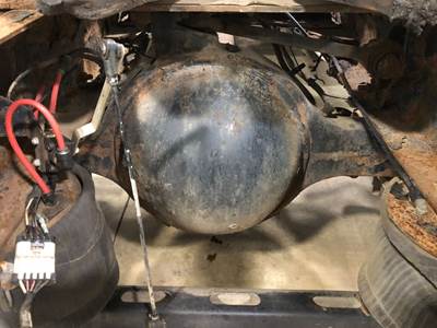 Meritor RS23160 Rear Axle Housing for a Volvo VNM