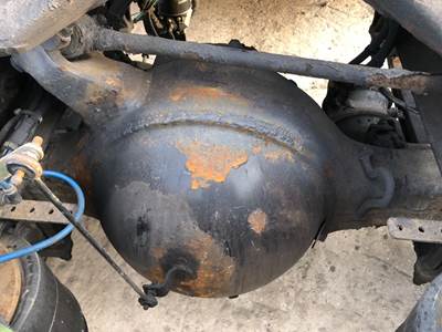 Meritor RS23160 Rear Axle Housing for a Freightliner Cascadia