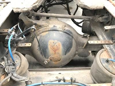 Meritor RS23160 Rear Axle Housing for a Freightliner Cascadia