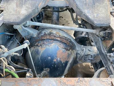 Meritor RS23160 Rear Axle Housing for a Freightliner Cascadia