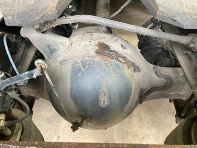 Meritor RS23160 Rear Axle Housing for a Freightliner Cascadia