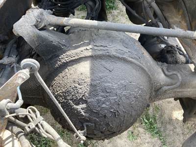 Meritor RS23160 Rear Axle Housing for a Freightliner Cascadia