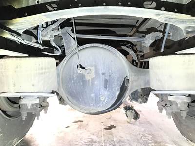 Meritor RS23160 Rear Axle Housing for a Freightliner Cascadia