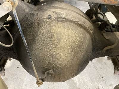 Meritor RS23160 Rear Axle Housing for a Freightliner Cascadia