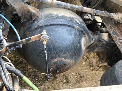 Meritor RS23160 Rear Axle Housing for a Freightliner Cascadia