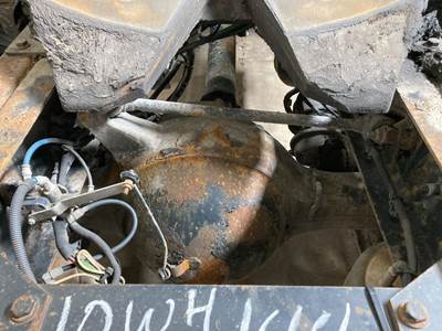 Meritor RS23160 Rear Axle Housing for a Freightliner Cascadia