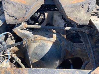 Meritor RS23160 Rear Axle Housing for a Freightliner Cascadia