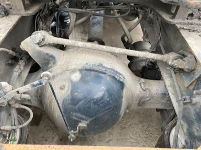 Meritor RS23160 Rear Axle Housing for a Freightliner Cascadia