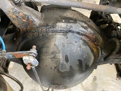 Meritor RS23160 Rear Axle Housing for a Freightliner Cascadia