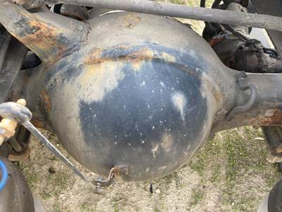 Meritor RS23160 Rear Axle Housing for a Freightliner Cascadia