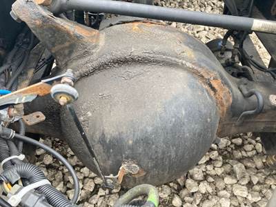 Meritor RS23160 Rear Axle Housing for a Freightliner Cascadia