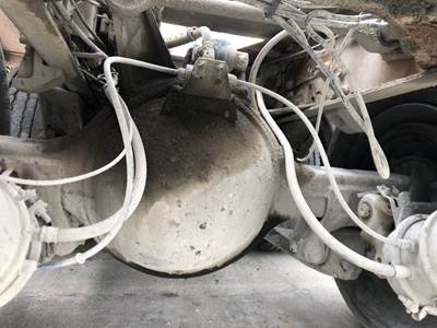 Meritor RS23160 Rear Axle Housing for a International 5500I