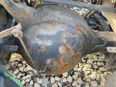 Meritor RS23160 Rear Axle Housing for a Freightliner Cascadia