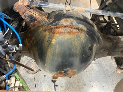 Meritor RS23160 Rear Axle Housing for a Freightliner Cascadia