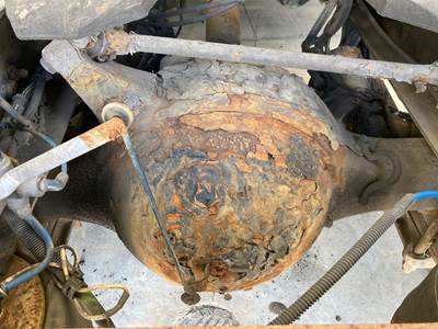 Meritor RS23160 Rear Axle Housing for a Freightliner Cascadia