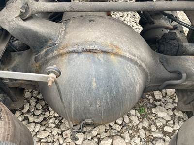 Meritor RS23160 Rear Axle Housing for a Freightliner Cascadia