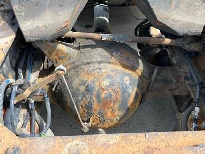 Meritor RS23160 Rear Axle Housing for a Freightliner Cascadia