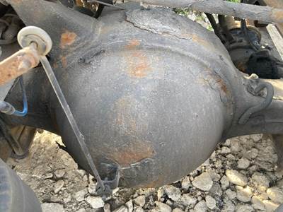 Meritor RS23160 Rear Axle Housing for a Freightliner Cascadia