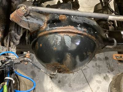 Meritor RS23160 Rear Axle Housing for a Freightliner Cascadia