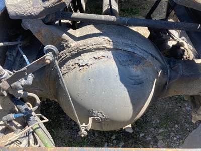 Meritor RS23160 Rear Axle Housing for a Freightliner Cascadia