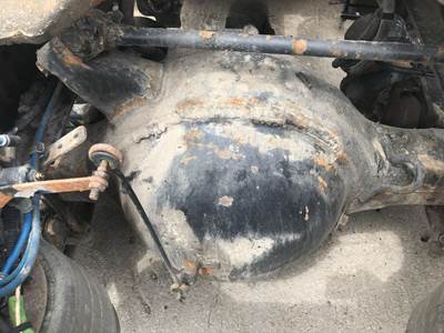 Meritor RS23160 Rear Axle Housing for a Freightliner Cascadia