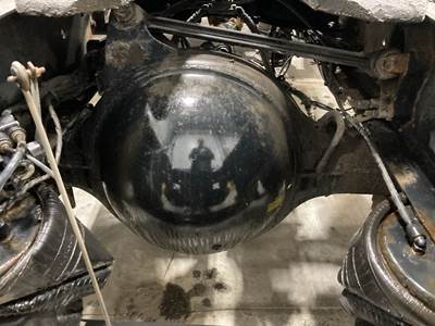 Meritor RS23160 Rear Axle Housing for a Volvo VNL