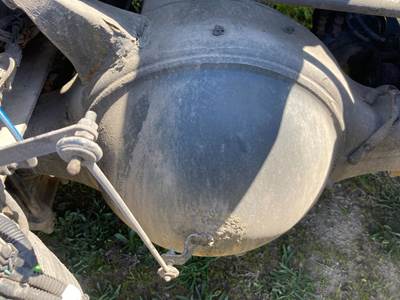 Meritor RS23160 Rear Axle Housing for a Freightliner Cascadia